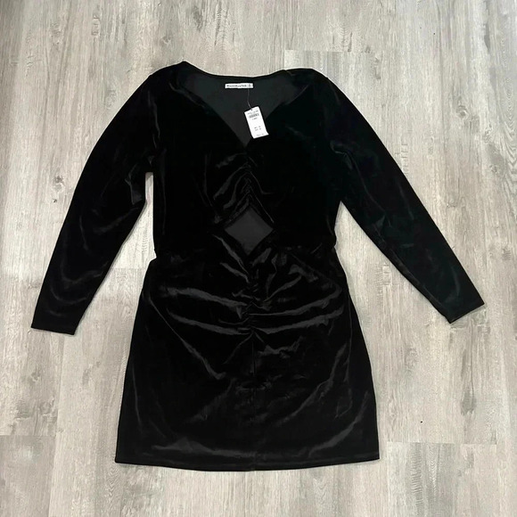 Abercrombie & Fitch Dresses & Skirts - Beautiful Abercrombie & Fitch size XL NWT velvet dress cocktail dress night out